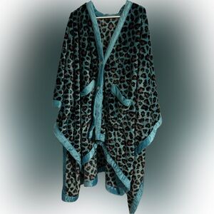 Soft & Cozy Teal Leopard Plush Robe/Shawl - OSFM, Like New